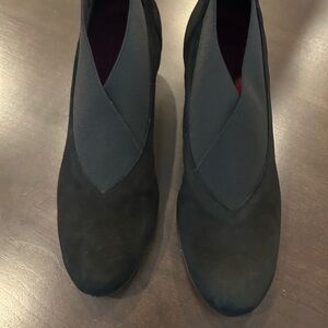 NWT Munro Black Shoes